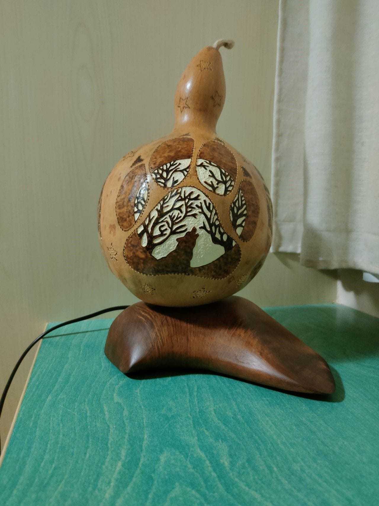 El lobo y la luna