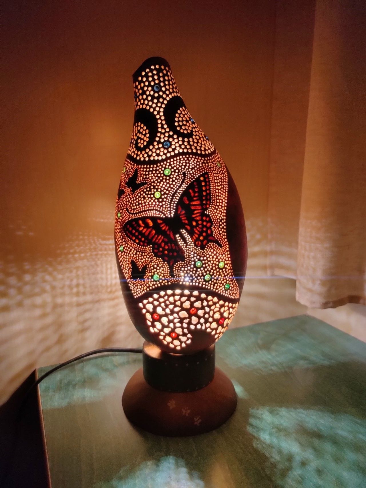 lampara mariposa artesanal tallada en calabaza