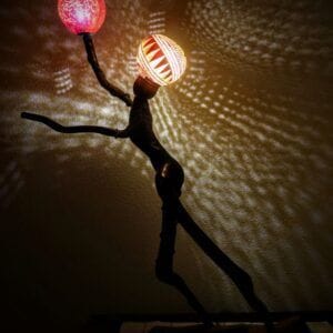 lampara bailarin africano tallada en calabaza