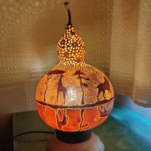 lampara atardecer africano tallada en calabaza