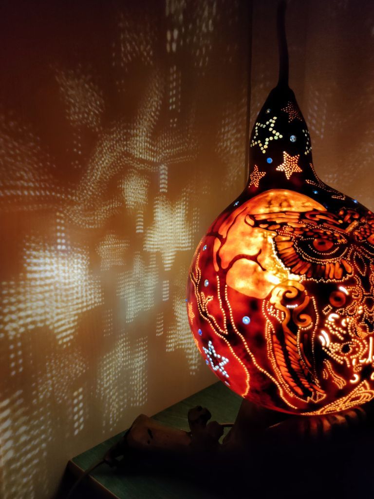lampara buho artesanal tallada en calabaza