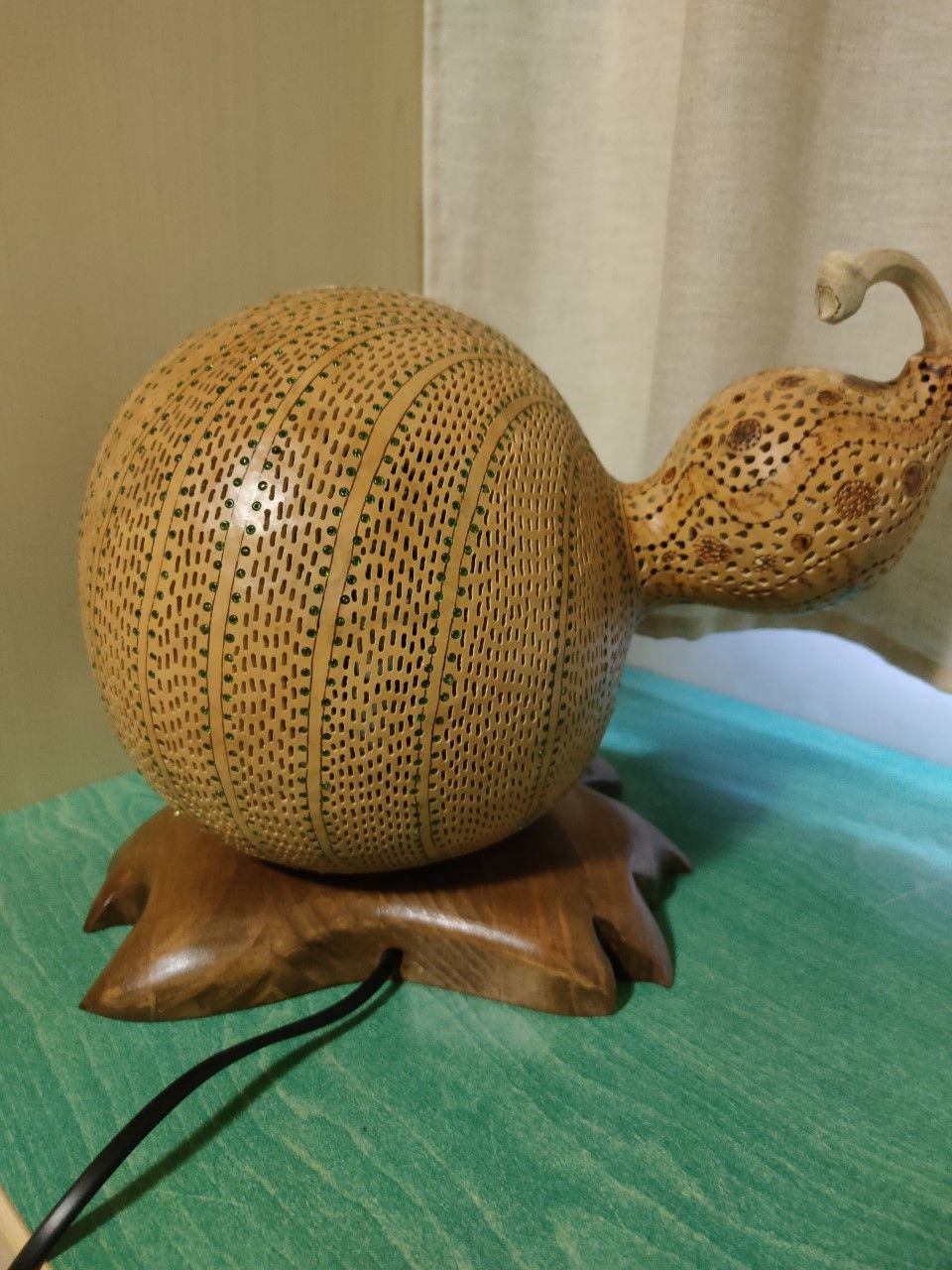 lampara caracol artesanal tallada en calabaza