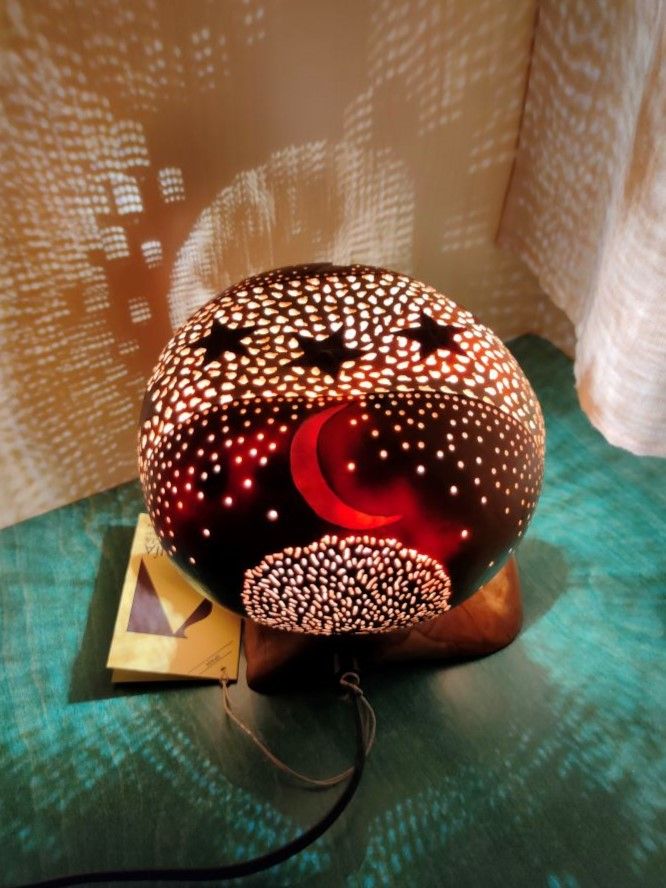 lampara arbol de la vida artesanal tallada en calabaza